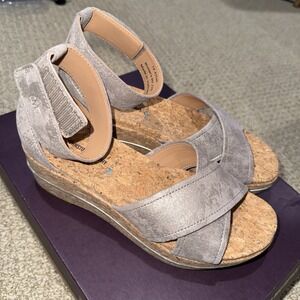 Johnston & Murphy Gigi Cross Band‎ Sandal Pewter Metallic Kid Suede Sz 6 M Women